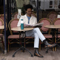 Dopper Insulated Large Green Lagoon│Thermosfles 580ml groen│art. 5236│man op terras met fles op tafel