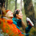 Dopper Insulated large Silver│Thermosfles 580ml│art. 7160│an en vrouw in bos met fles