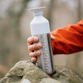 Dopper Insulated large Silver│Thermosfles 580ml│art. 7160│in hand stand op rots