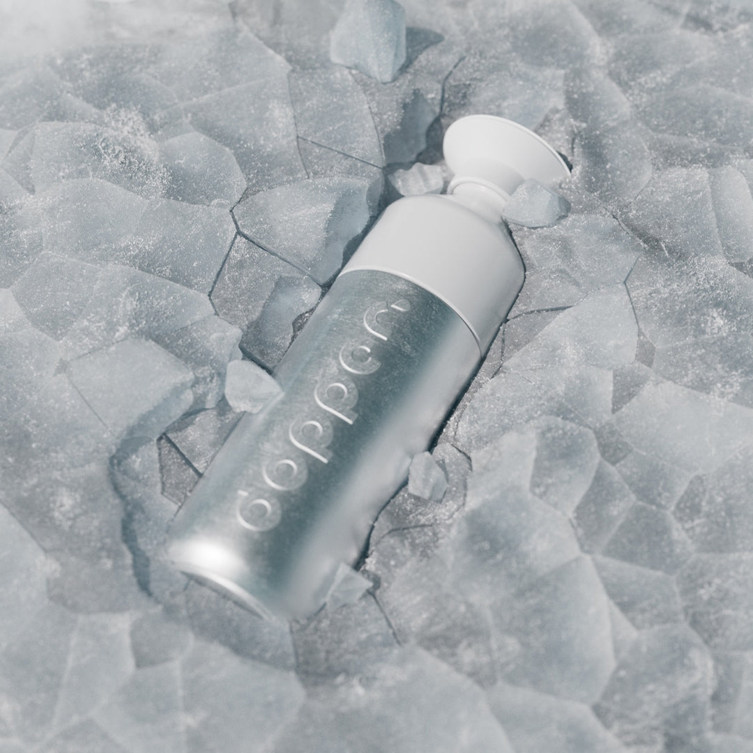 Dopper Insulated large Silver│Thermosfles 580ml│art. 7160│liggend tussen ijsblokken