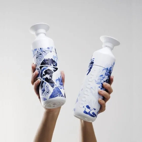 Dopper x Royal Delft Thermosfles Insulated 580 ml The Current (Delfts Blauw) - vooraanzicht met witte achtergrond