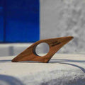 Easy Reader Booekhouder Walnoot│art. 33001-D│liggend op tafel met schaduw