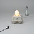 Egglamp Wit│met licht aan op Eggboxlamp naturel