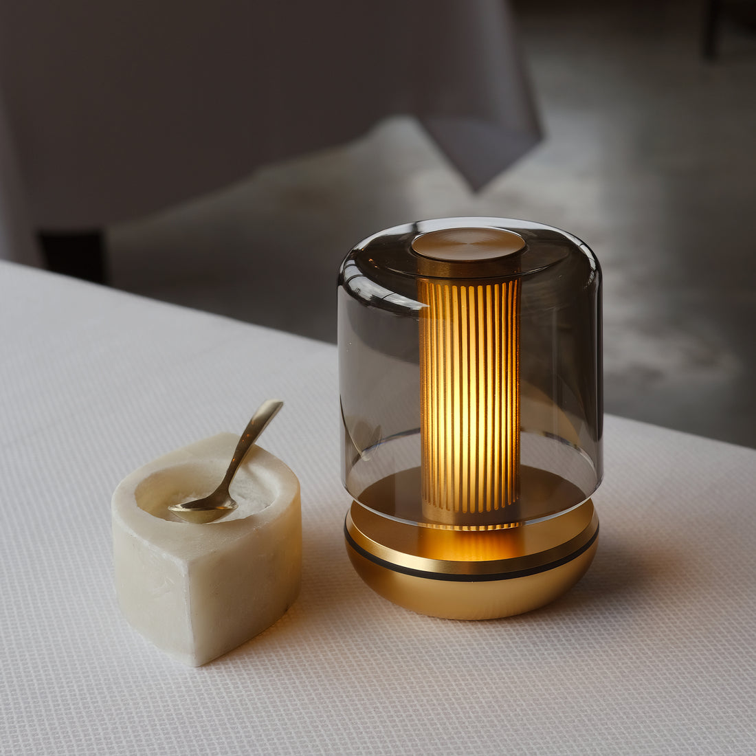 Humble Lights Firefly Oplaadbare Tafellamp│art. HUMT00402│vooraanzicht met witte achtergrond