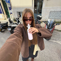 Dopper Flip Straw Wit│art. 7634│vrouw drinkt uit Steel Small met rietje