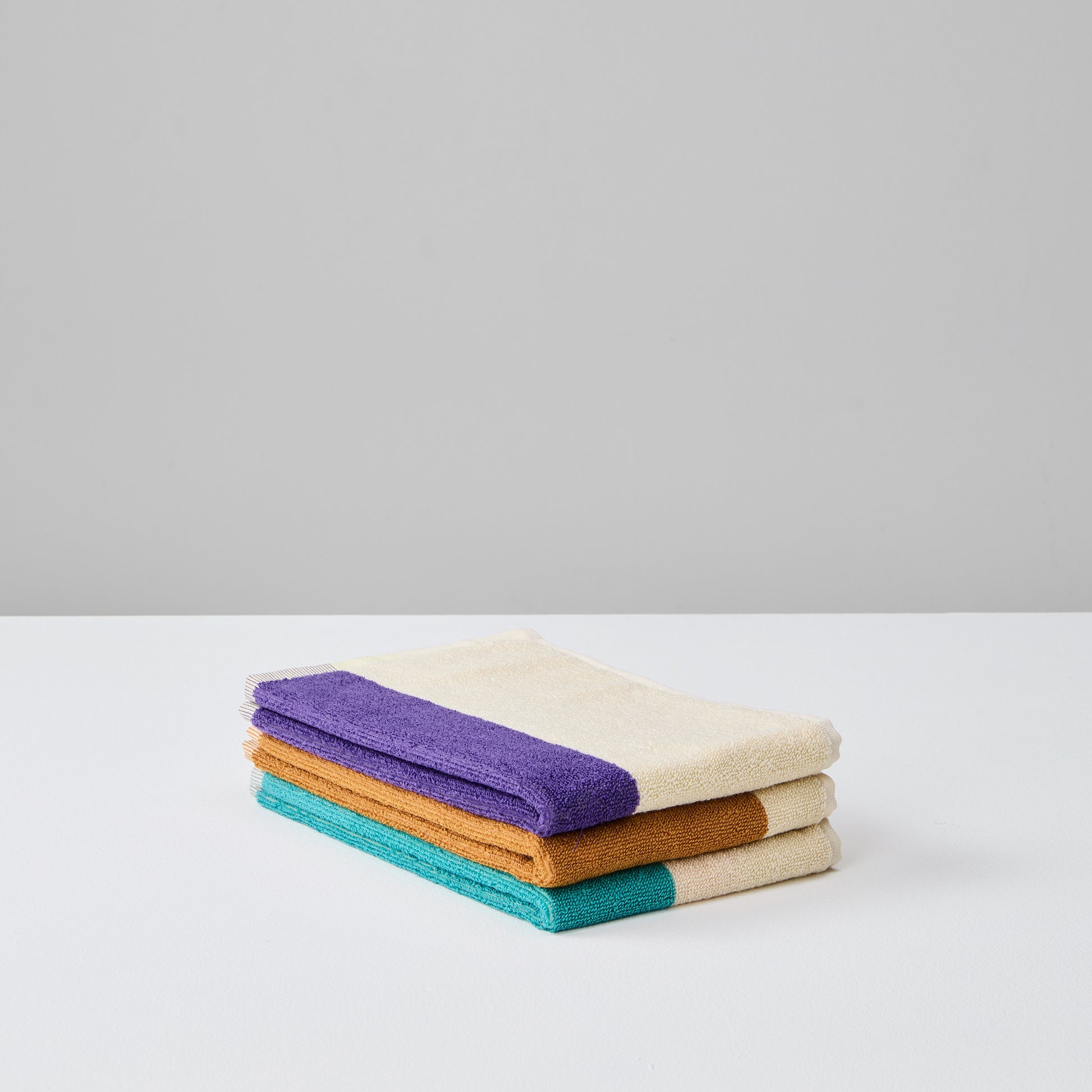 Gastendoekjes Martens & Martens Set/3-C Suite702│art. CMMTSET30TUPUTO│op elkaar gestapeld met achterkant zichtbaar