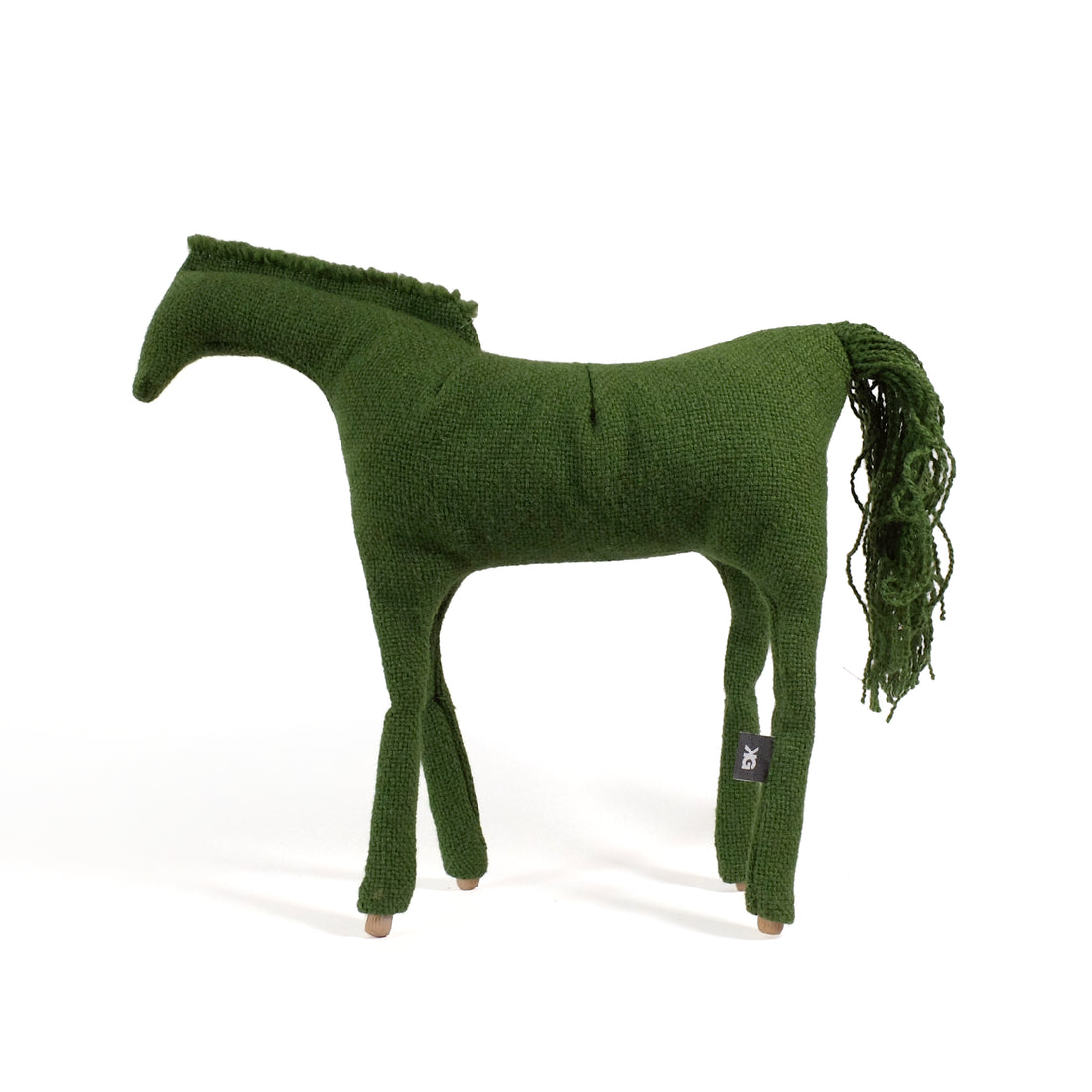 Groen Gelderlander stoffen paard van Christien Meindertsma, van opzij gezien