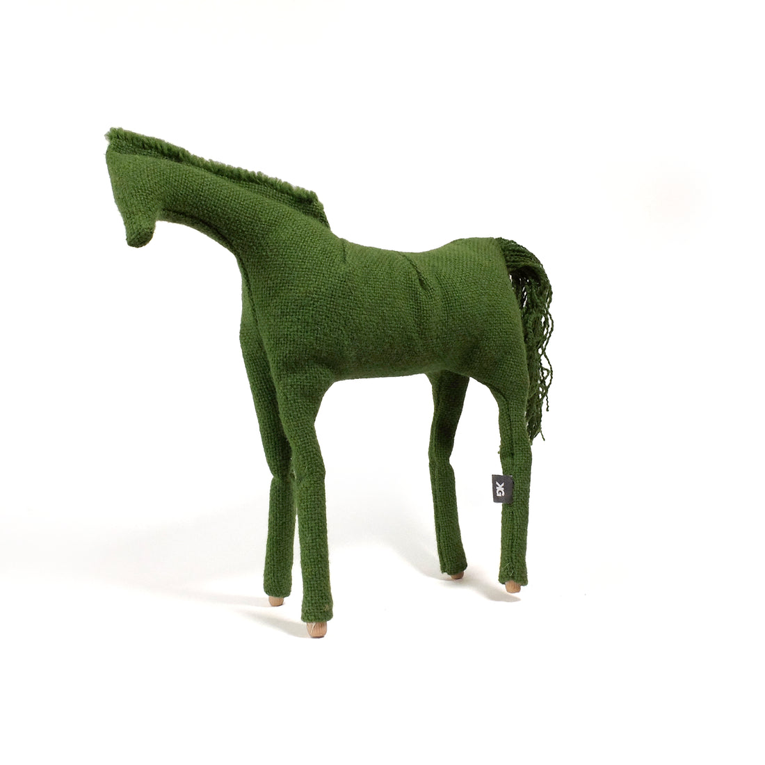 Groen Gelderlander stoffen paard van Christien Meindertsma, van opzij gezien