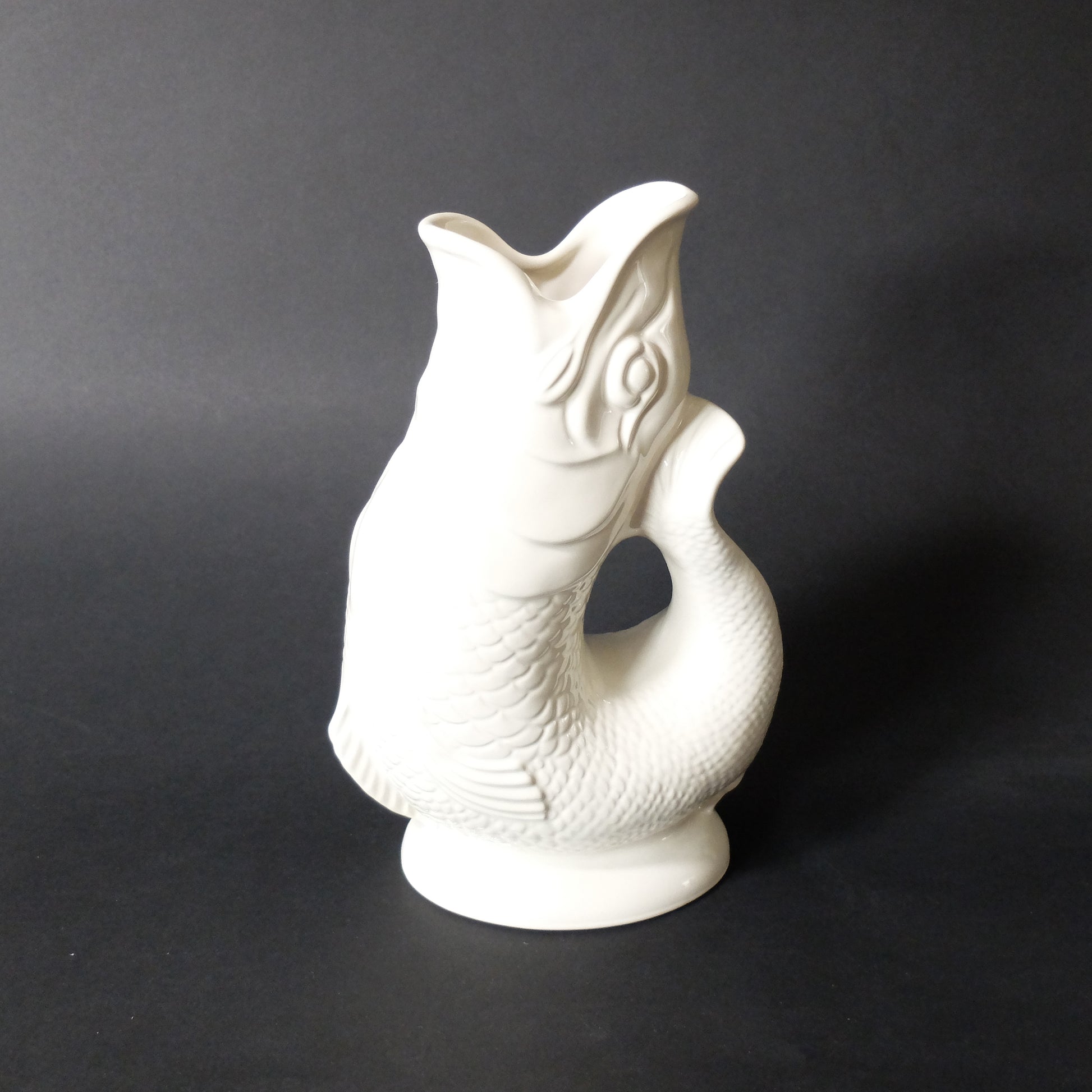 Gluckigluck Waterkaraf Cream│art. G31155/CLOUD/W│voorkant schuin met zwarte achtergrond