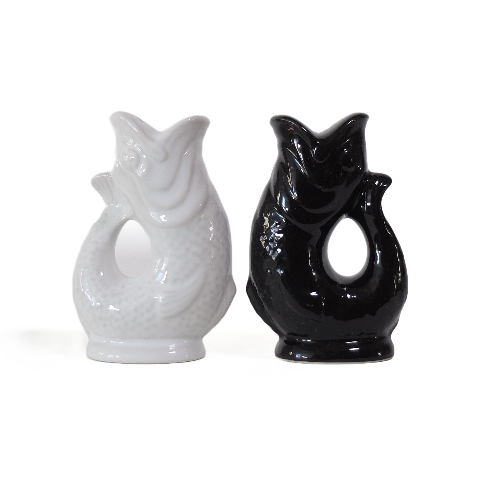 Gluckigluck salt and pepper shakers in black and white, the two fish facing each other.