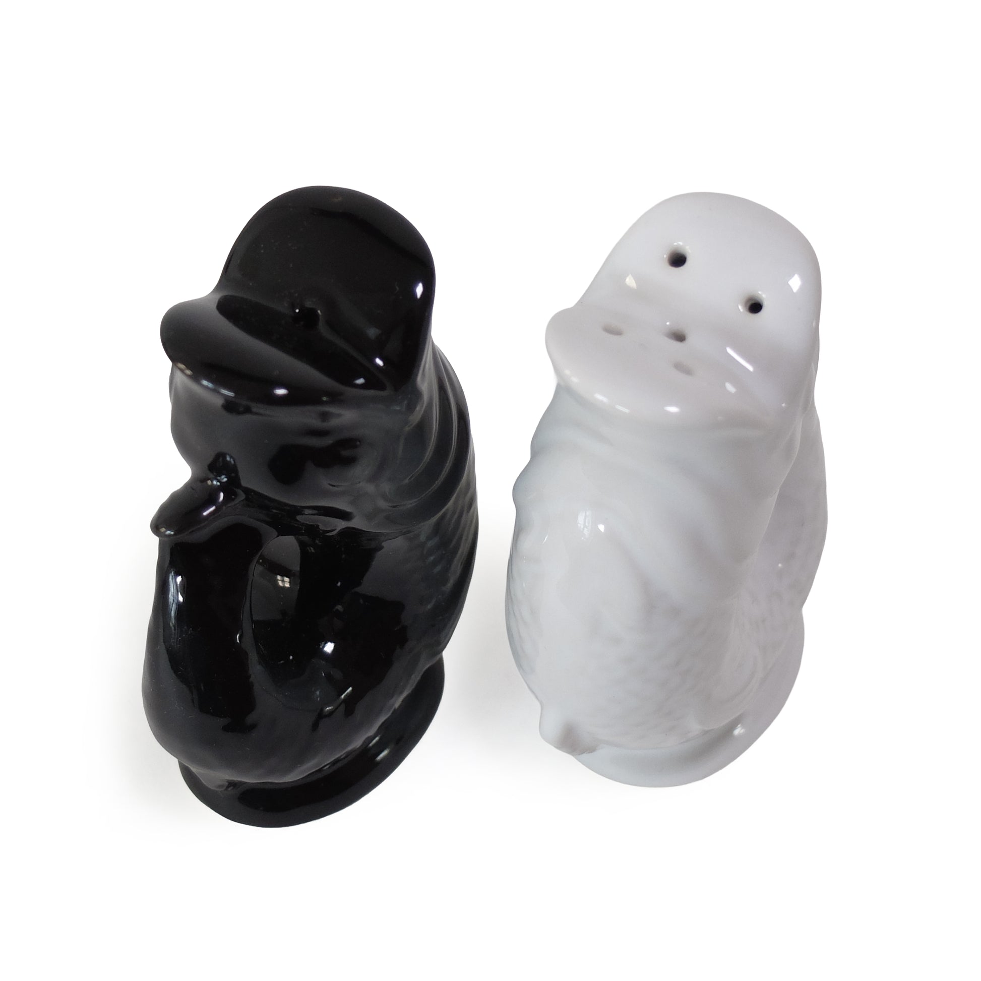 Top view of the Gluckigluck salt and pepper shakers showing the holes.