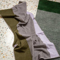 Badhanddoeken Set Blend Green & Lilac Lex Pott│art. LPTTSET70GRLI│liggend op keramiek vloer