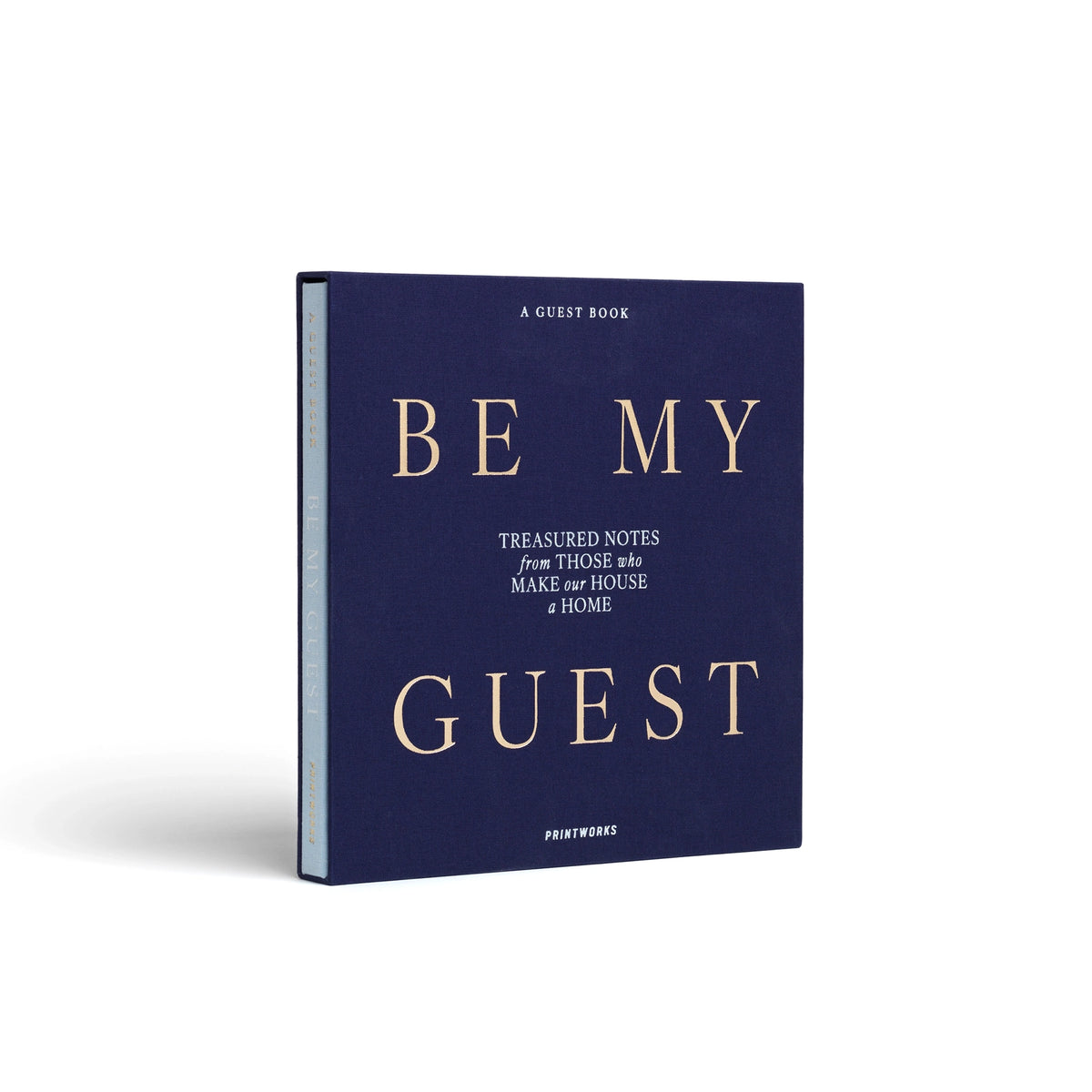 Hellblaues Gästebuch Be My Guest von Printworks stehend, schräg von vorne gesehen