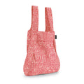 Notabag Hello World Rose Red als shopper tegen witte achtergrond