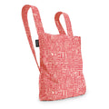 Notabag Hello World Rose Red als rugzak tegen witte achtergrond