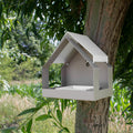 Vogelvoederhuisje The Barn Beige van Heeej aan boom bevestigd