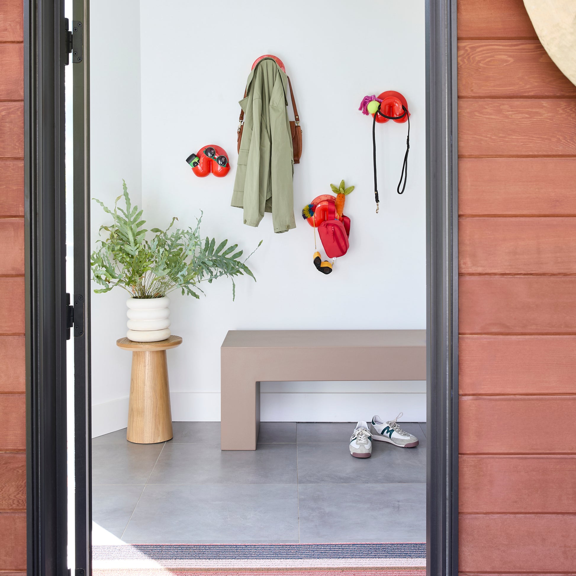 Heller Swell Catchall Mini Oranje│art. 2304-07│grope van 4 in hal met jas en accesooires