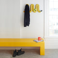 Heller Swell Wandkapstok Geel│art. 2303-08│in hal boven gele bank