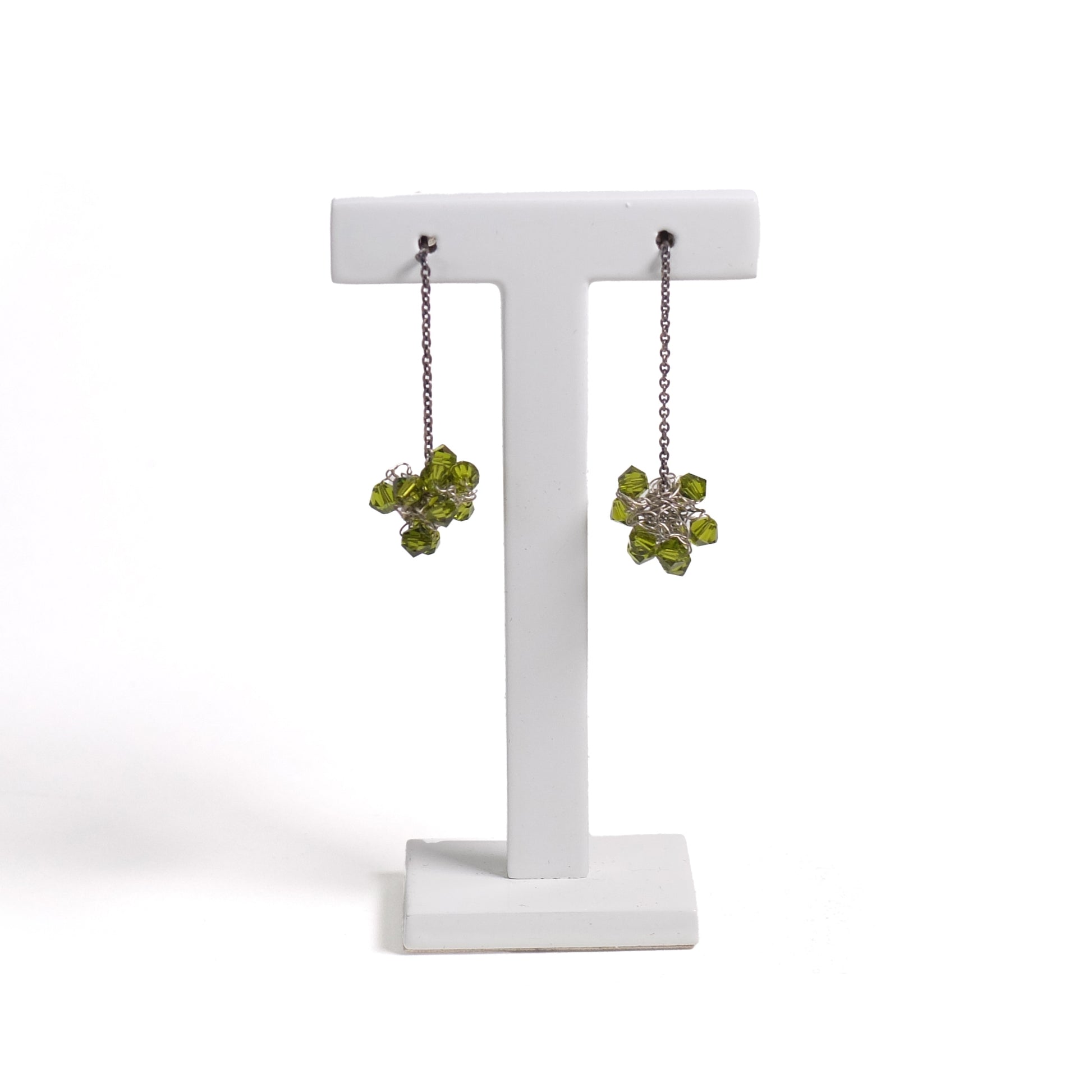 Swarowski Oorbellen Oliv o12 lang│Hester Zagt│vooraanzicht op houder