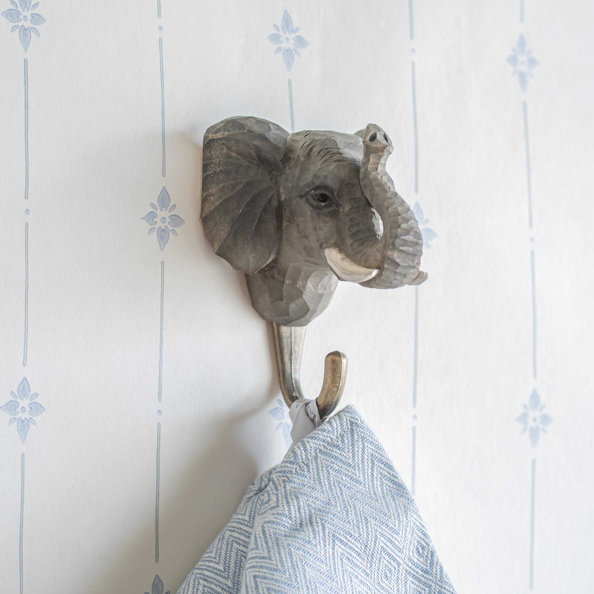 Kapstok Olifant Wildlife Garden│art. WG4533│tegen wand met behang