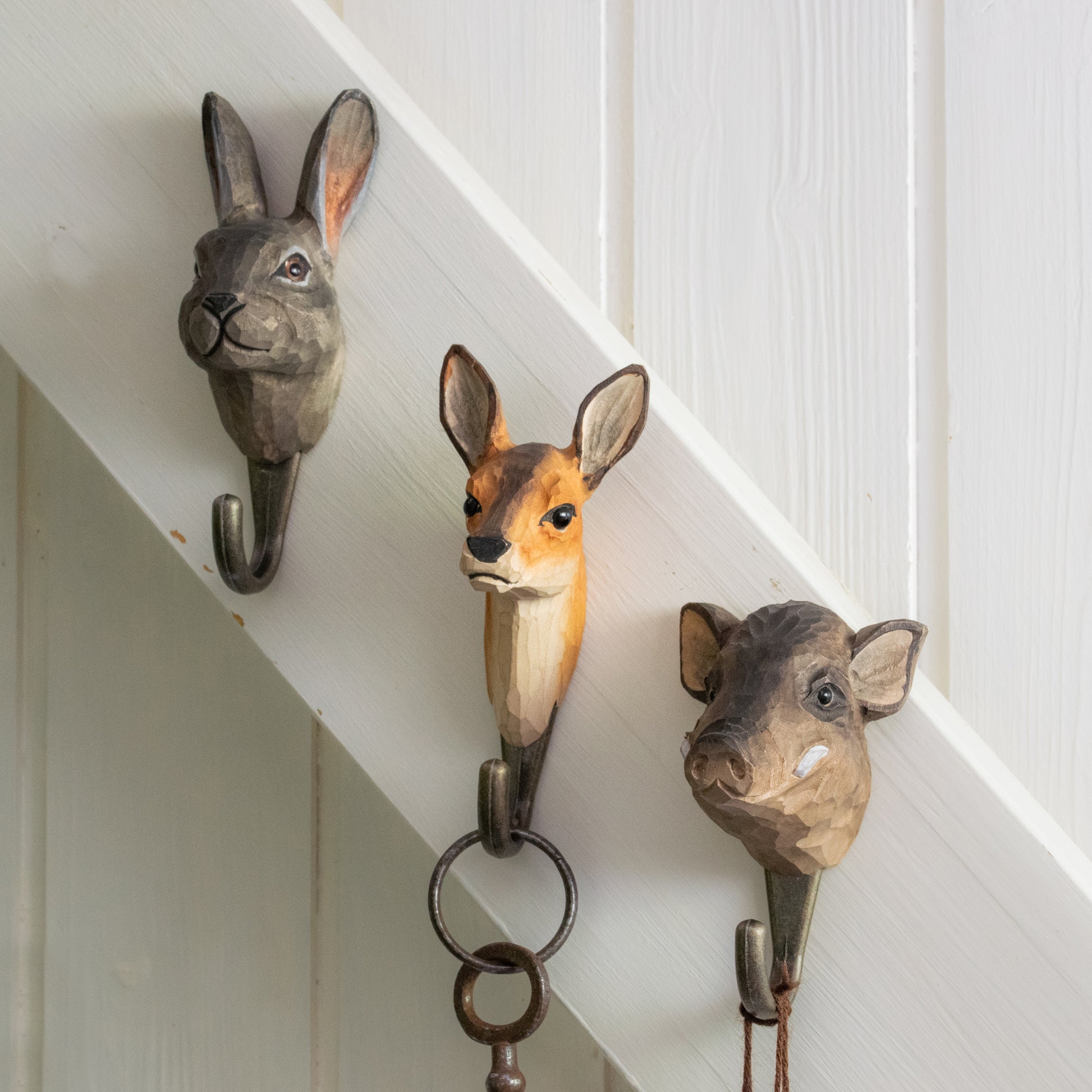 Kapstok Haas Wildlife Garden│art. WG510│met hert zwijn tegen houten wand