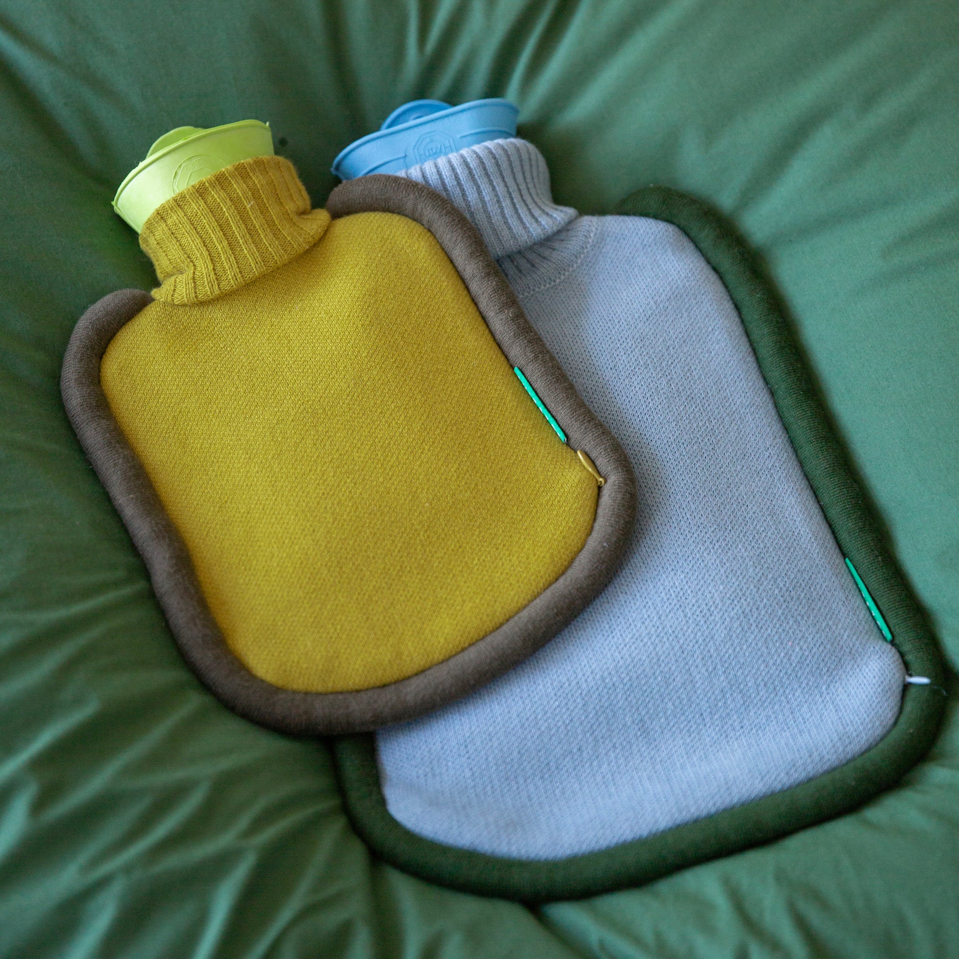 Warmwaterkruik Katoen Bumper Lichtblauw│Suite702│art. BHWBLG│met mini versie in geel p groen dekbed