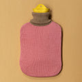 Warmwaterkruik Katoen Suite702 Pink│liggend recht met gele achtergrond│art. HWBP