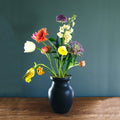 Flower Constellation RVS Large│House of Thol│op zwarte vaas et bloemen
