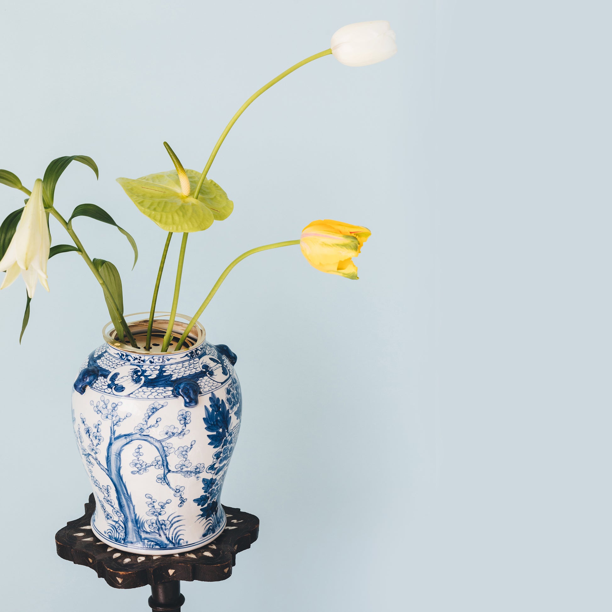 Flower Constellation RVS Large│House of Thol│bovenaanzicht op vaas Delftsblauw