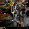Humble Air Gold Smoked│art. HUMTL00503│op tafel naast wijnglas