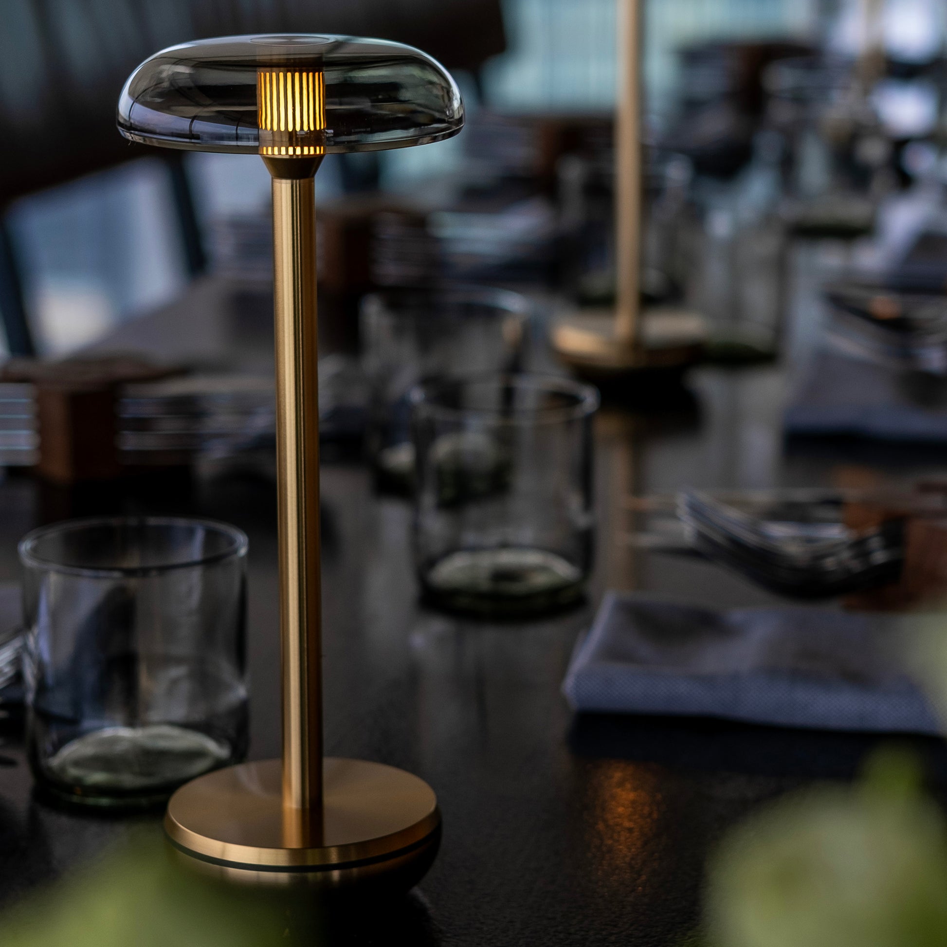 Humble Air Gold Smoked│art. HUMTL00503│op gedekte tafel