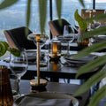 Humble Air Gold Smoked│art. HUMTL00503│in restaurant op tafel met Firefly