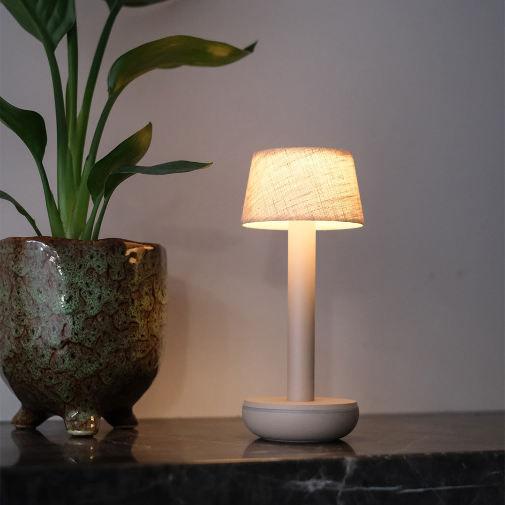 Humble Two Oplaadbare Tafellamp Beige-Beige Linnen│Draadloos│art. HUMTL00214│voorkant met witte achtergrond 