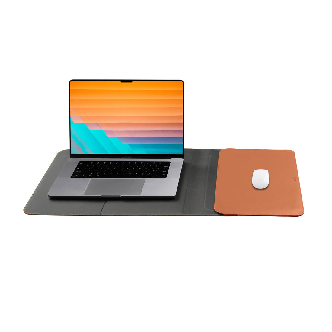 Hybrid Laptop Sleeve 16" Terracotta│Orbitkey│art. WH61-BLK-105│geopend met laptop en muis