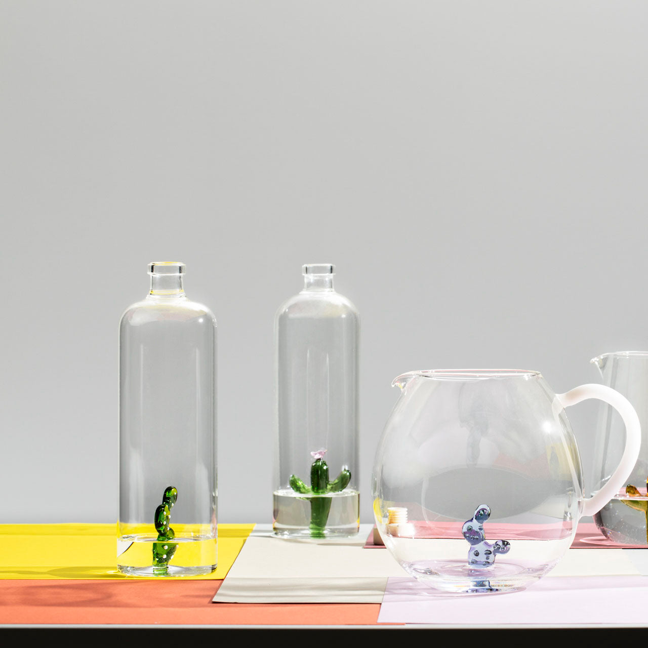 Ichendorf Milano Desert Plants│diverse Karaffen op tafel met placemats