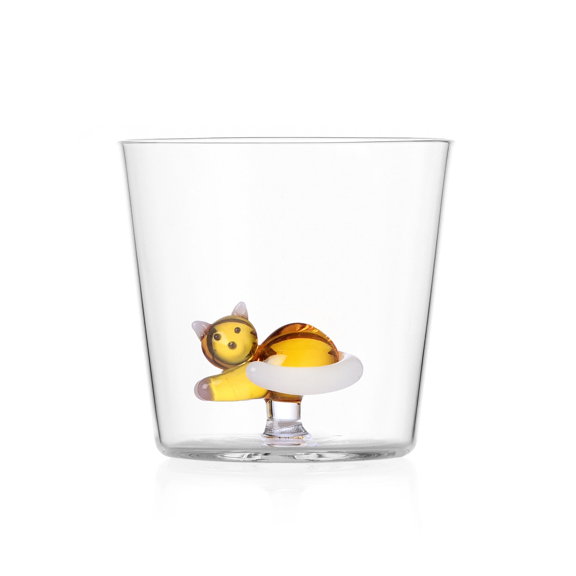 Tumbler Tabby Cat│Drinkglas Kat Liggend Amber & Wit│Ichendorf Milano│art. 352.090.06│vooraanzicht met witte achtergrond