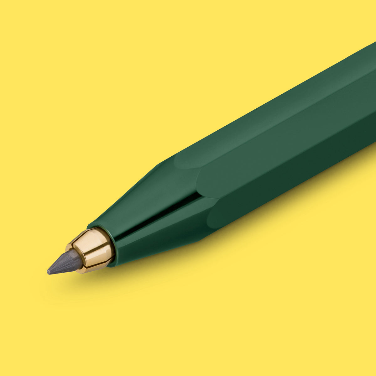 Kaweco CLASSIC SPORT Clutch Vulpotlood Groen│art. 1510501│detail schrijfpunt met gele achtergrond