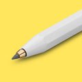 Kaweco CLASSIC SPORT Clutch Vulpotlood Wit│art. 1510041│detail schrijfpunt met gele achtergrond