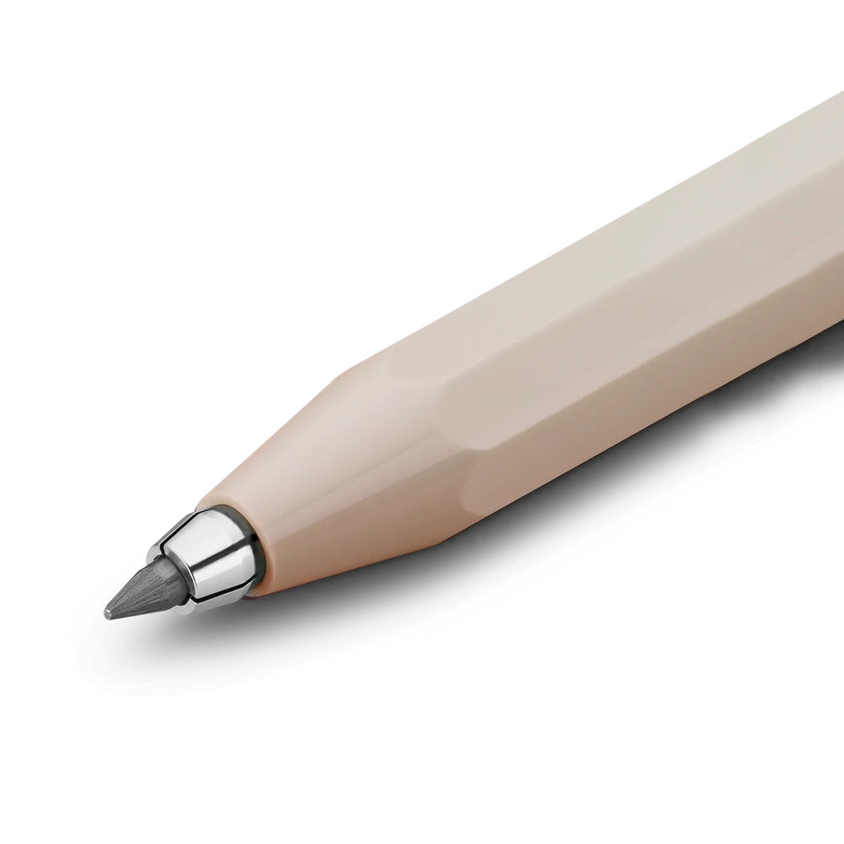 De schrijfpunt van het Kaweco Skyline Sport clutch vulpotlood met de vulling van 3,2 mm.