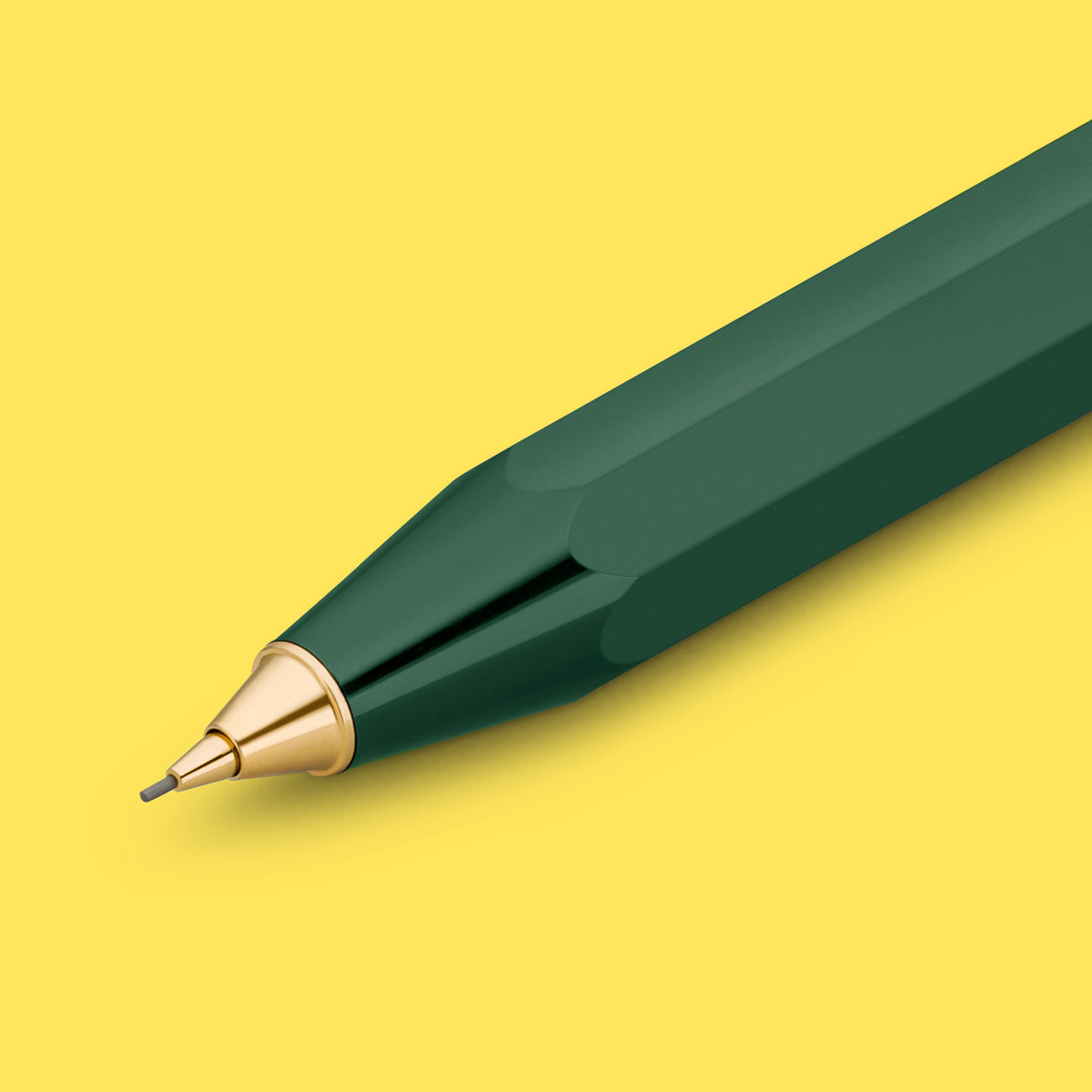Kaweco CLASSIC SPORT Vulpotlood Groen│art. 1510499│detail schrijfpunt met gele achtergrond