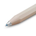 De zilverkleurige schrijfpunt van de Kaweco Skyline Sport balpen.