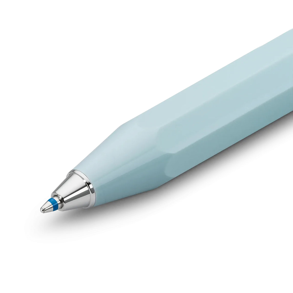 De zilverkleurige schrijfpunt van de Kaweco Skyline Sport balpen in mint.