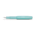 Kaweco Skyline Sport vulpen in mint, liggend met de dop achterop.