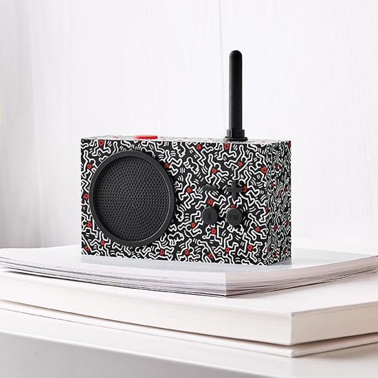 Keith Haring X Lexon Gift Set Love Black│art. LBKH01-BN│Tykho radio op stapel boeken