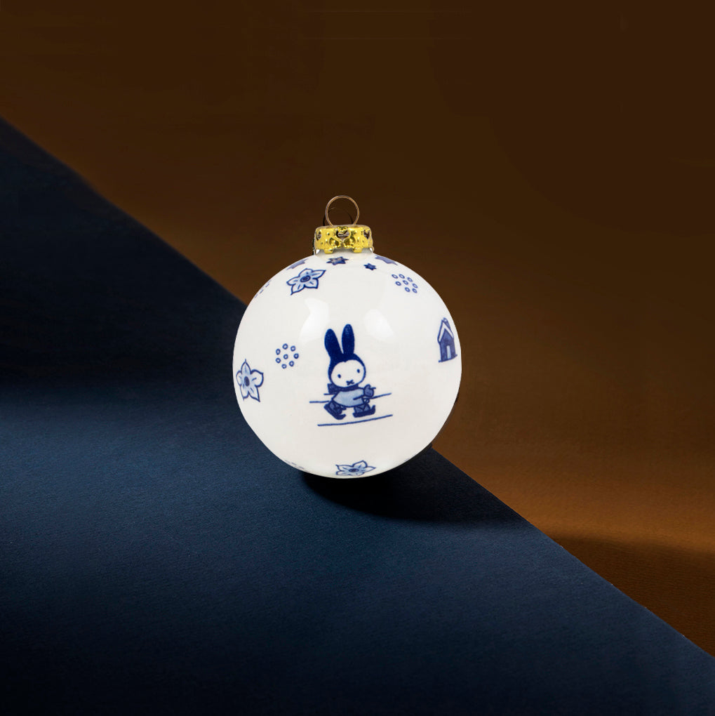 Kerstbal Royal Delft Nijntje│art. 46202000│vooraanzicht met witte achtergrond