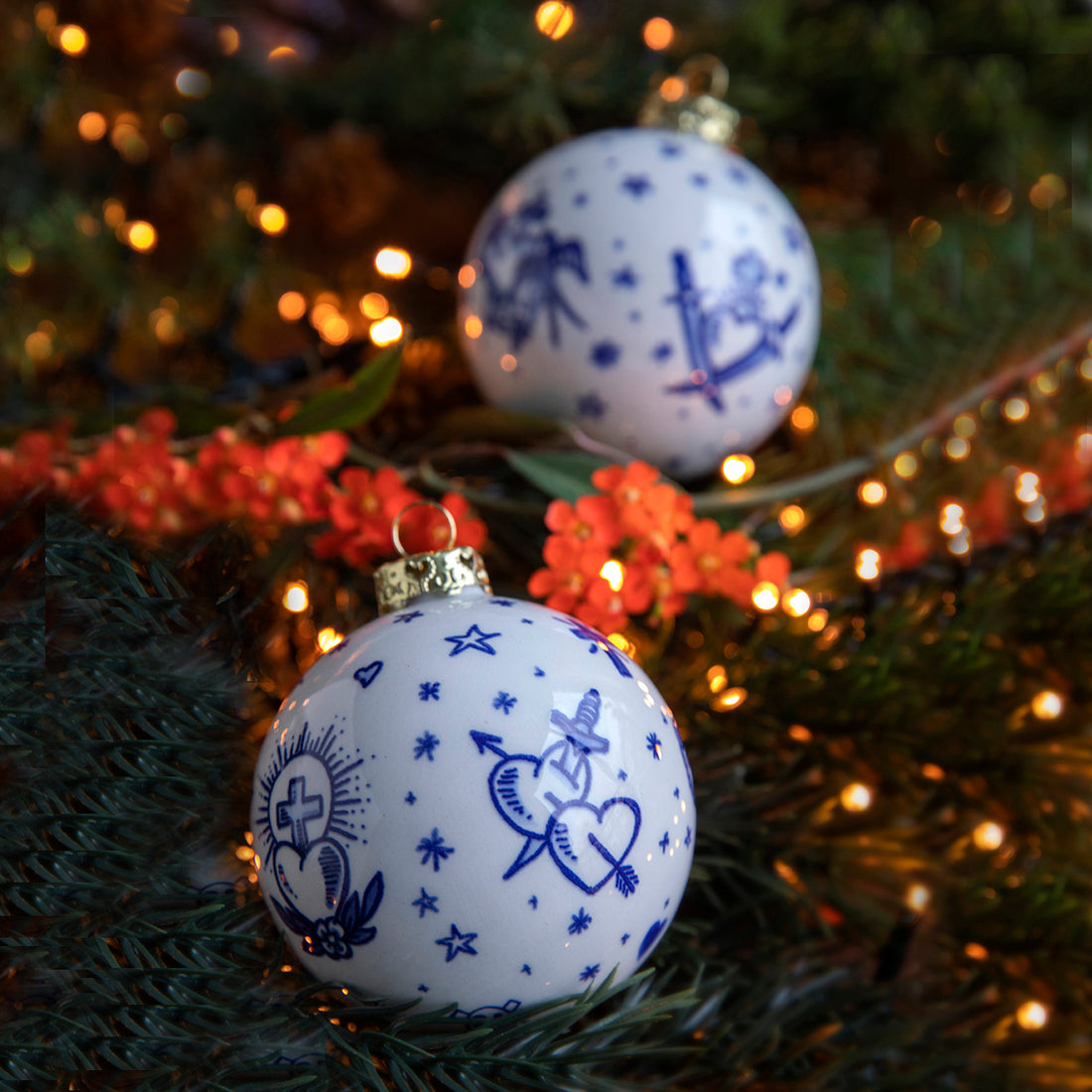 Kerstbal Royal Delft Henk Schiffmacher│art. 46710300│vooraanzicht met witte achtergrond