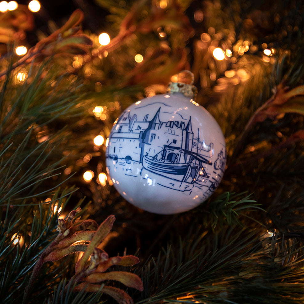 Kerstbal Royal Delft Vermeer│art. 46850400│vooraanzicht met witte achtergrond