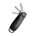Orbitkey Sleutelhouder Pro Blackout│Key Organiser│art. KPR1-BKT-101│zijaanzicht schuin met uitgevousen sleutels