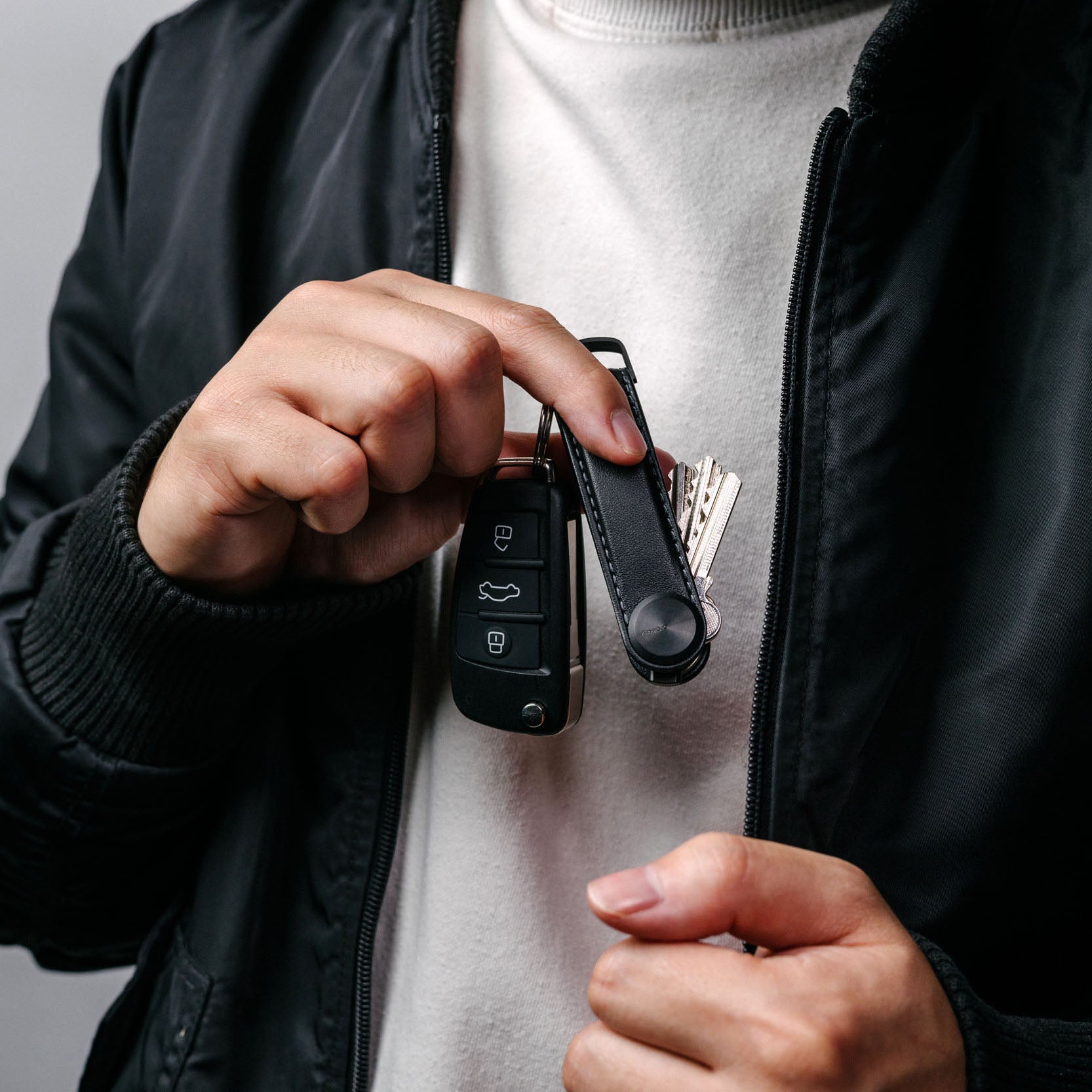Orbitkey Sleutelhouder Pro Blackout│art. KPR1-BKT-101│man houdt key organiser voor borst met autosleutel