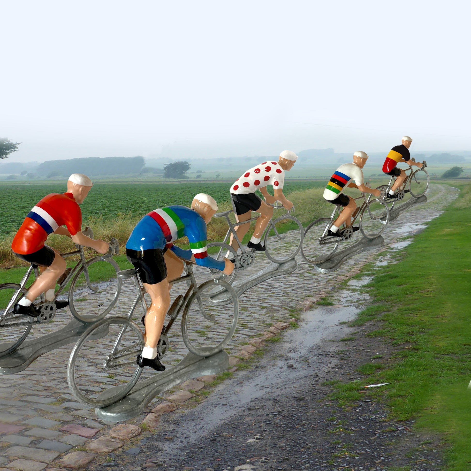 Bernard & Eddy│verschillende fietsers op kasseienstrook